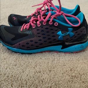 •under armor tennis shoes•